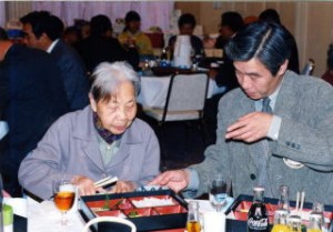 お年よりと全員仲良く食事会